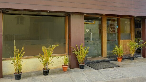 House | Reception - Deluxe Silver Key Hotel (Bengaluru)