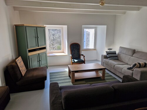 Stone house in southern Ardèche. Calm and cool in summer! Pets allowed