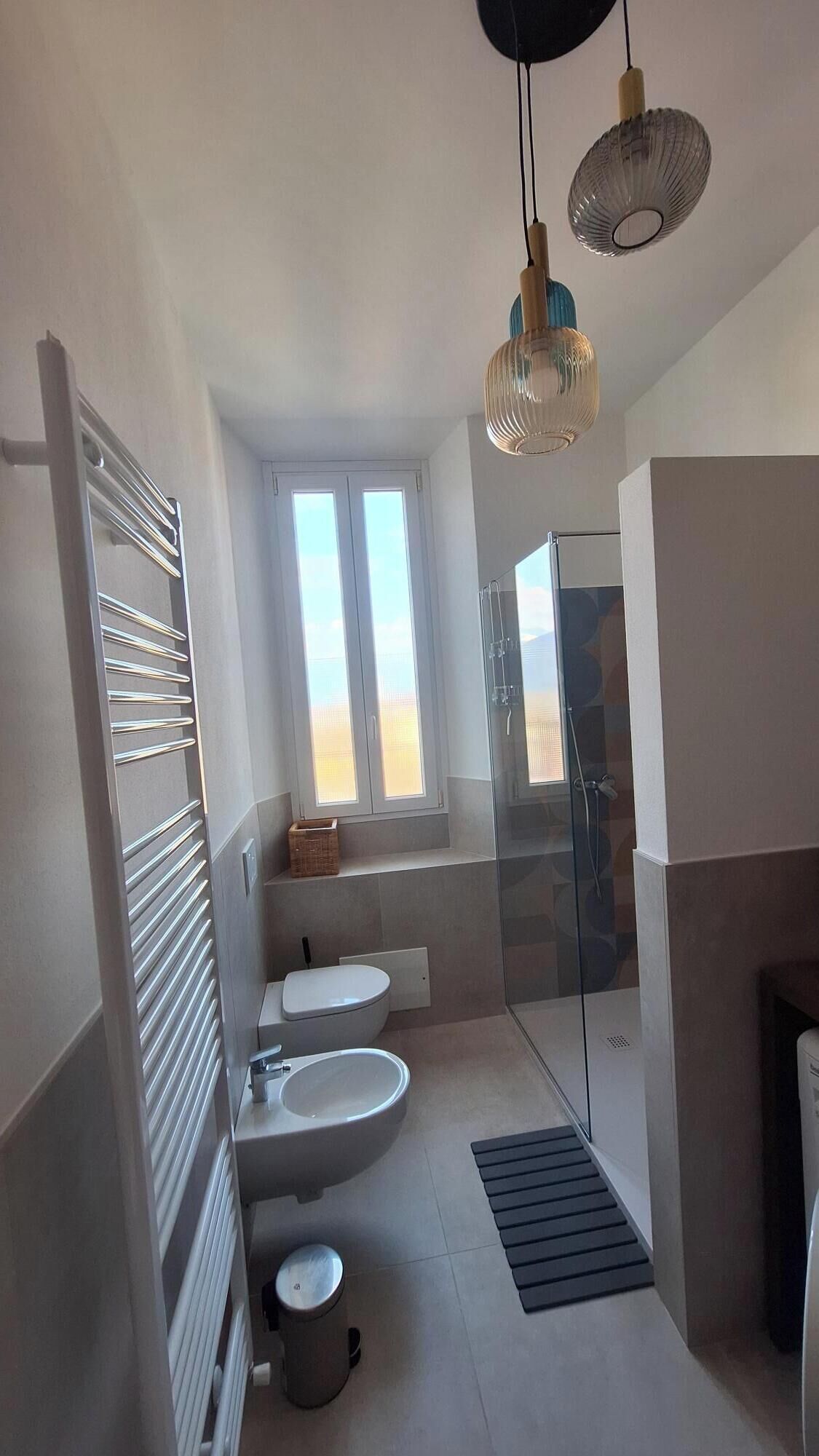 Dusche, Haartrockner, Bidet, Handtücher
