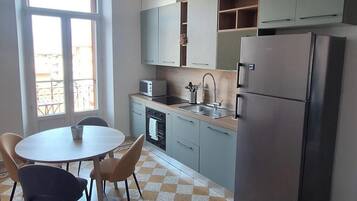 Microonde, forno, piano cottura, lavastoviglie