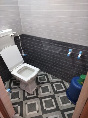 Habitación clásica doble, balcón, vistas a la montaña | Baño