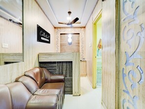 House | Reception - Deluxe Super Collection O Vadapalani (Chennai)