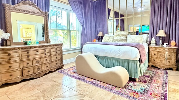 3 habitaciones, tabla de planchar con plancha, wifi y ropa de cama 
