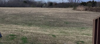 Secluded tiny cabin with hot tub on private acreage close to downtown Tulsa