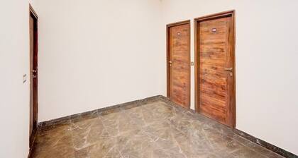Super Collection O Sector 108 Noida