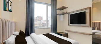 Collection Park Taramandal Krishna Inn