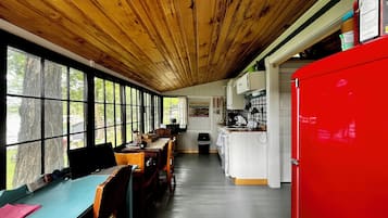 Micro-ondes, four, plaque de cuisson