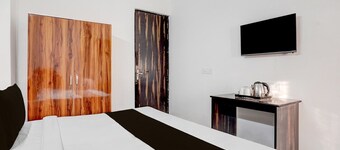 Deluxe Super Collection O Sector 7 Rohini