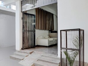 House | Reception - Deluxe Giriraj Residency (New Delhi)