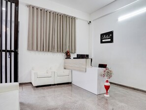 House | Reception - Deluxe Giriraj Residency (New Delhi)