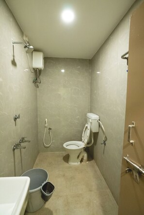 Standard Double Room | Bathroom