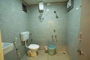 Family Quadruple Room | Bathroom - Icon vista hotel (Renigunta)