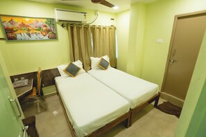 Standard Double Room | Free WiFi - Icon vista hotel (Renigunta)