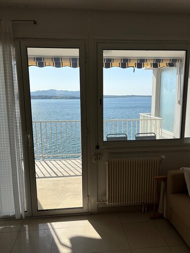 RENT FURNISHED T2 FACING THE SEA IN THE HEART OF SANARY