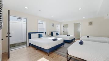 6 bedrooms, iron/ironing board, WiFi (free), bed sheets