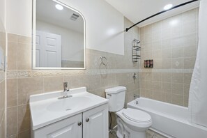 Bathroom - Duplx 6BD-3BH-Parking -nr Times Sqr - MetlifeFIFA (West New York)