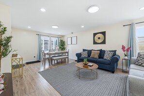 Living area - Duplx 6BD-3BH-Parking -nr Times Sqr - MetlifeFIFA (West New York)