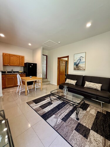 Wonderful new 1-bedroom house in delightful Los Angeles with AC high speed WiFi