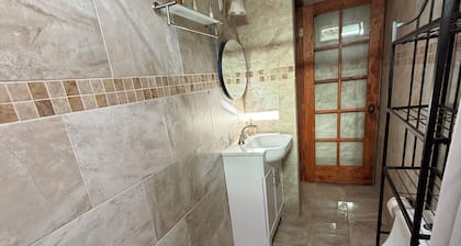 Wonderful new 1-bedroom house in delightful Los Angeles with AC high speed WiFi