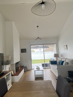 TV, DVD player - Quiet house near the ocean (Saint-Hilaire-de-Riez)
