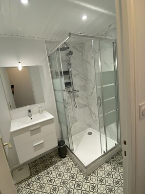 Shower, hair dryer - Quiet house near the ocean (Saint-Hilaire-de-Riez)