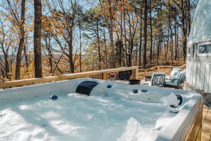 Outdoor spa tub - Dome near Monteagle - Pelham, Tennessee (Tracy City)