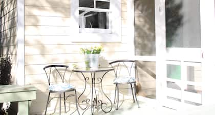 Grace Creek Cottage, Minutes to St. Michaels, Pool, Dock