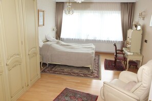 1 bedroom, iron/ironing board, travel cot, free WiFi