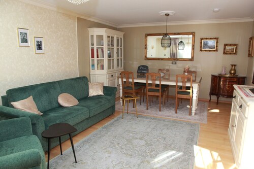 Spacious first floor apartment with beautiful inner courtyard