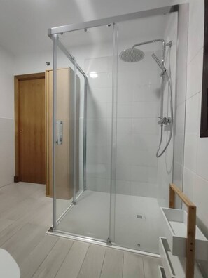 Bathroom - Modern Comfort in the Heart of Conil (Conil de la Frontera)