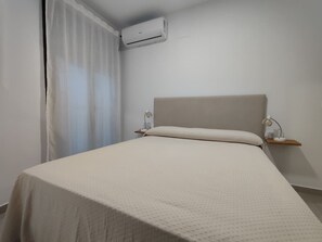 Room - Modern Comfort in the Heart of Conil (Conil de la Frontera)