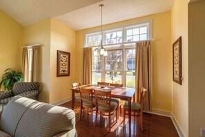 Dining - Escape to MASSANUTTEN Resort- Big Luxury Condo with Garage!  2/28/27-3/7/27 (Massanutten)