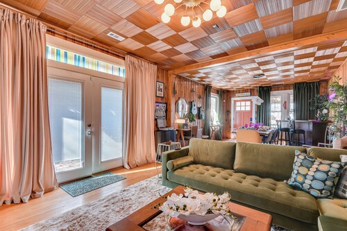 The Groovy Den• Game Room • 6 Min to Masters • BBQ/Courtyard/Outdoor Space