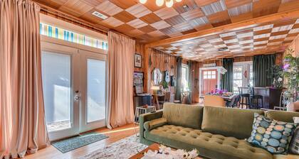 The Groovy Den• Game Room • 6 Min to Masters • BBQ/Courtyard/Outdoor Space