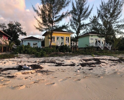 Cozy 1-bedroom bungalow in charming Pleasant Harbour, Morgan’s Bluff with AC