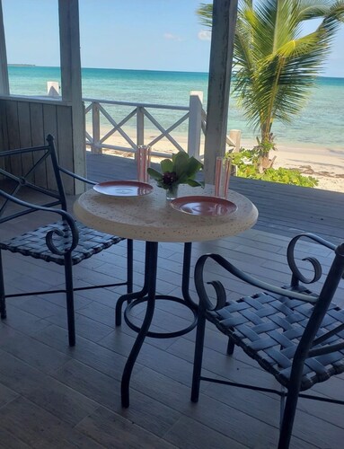 Cozy 1-bedroom bungalow in charming Pleasant Harbour, Morgan’s Bluff with AC