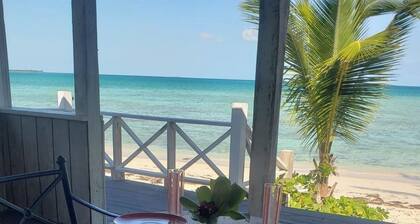 Cozy 1-bedroom bungalow in charming Pleasant Harbour, Morgan’s Bluff with AC