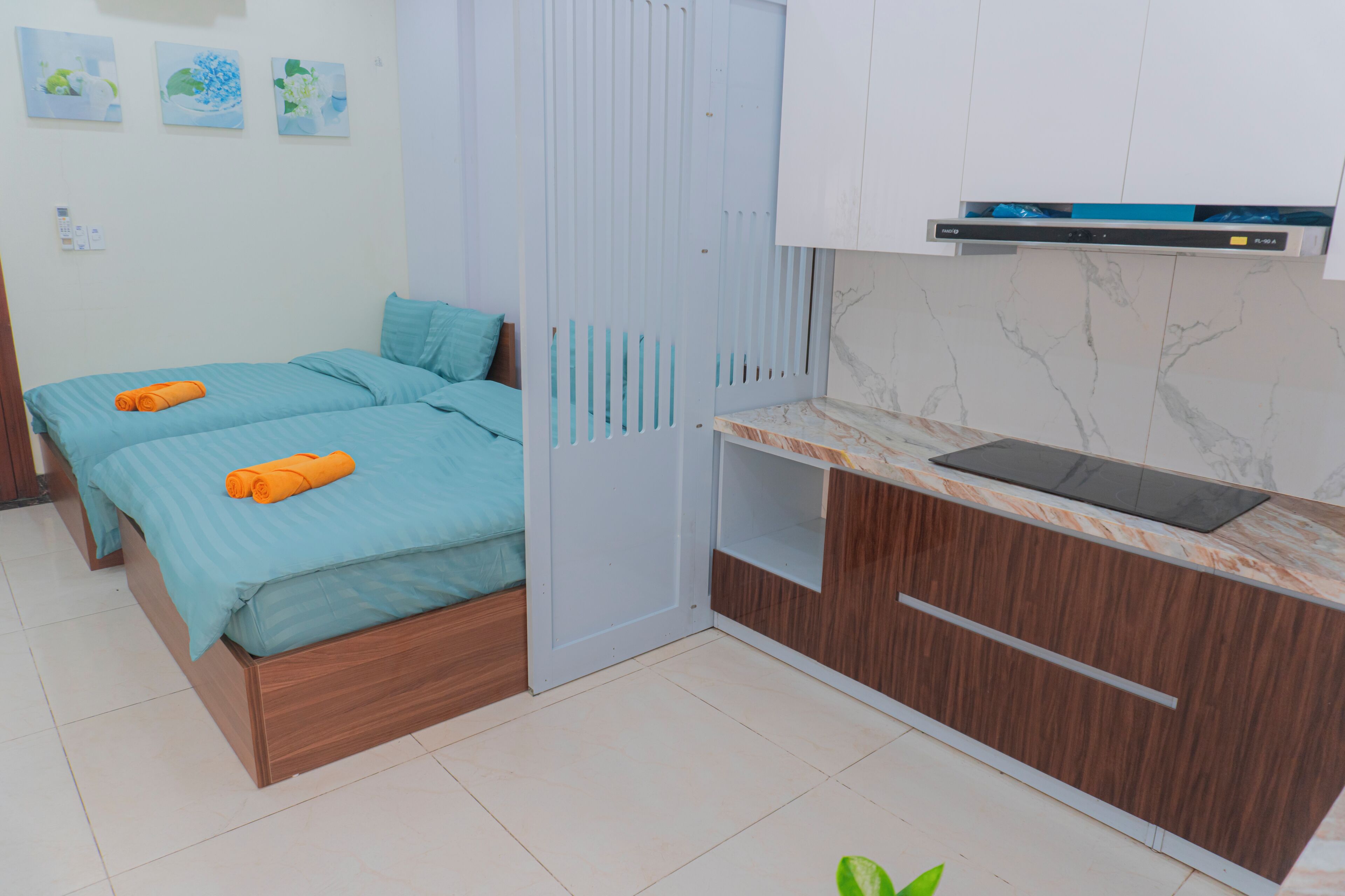 Familie-studiosuite, terrasse, hageutsikt