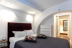 3 bedrooms, iron/ironing board, WiFi, bed sheets - Vatican Luxury Home, (Roma)