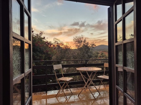 Outdoor dining. Villa Lia Sacrofano-holiday home