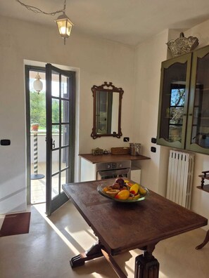 Dining - Genuine hospitality in a signature apartment nestled in tranquility (Sacrofano)