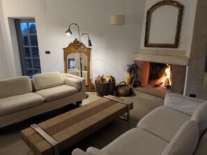 Living area - Genuine hospitality in a signature apartment nestled in tranquility (Sacrofano)