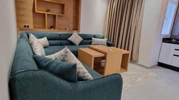 Deluxe Apartment, 1 Bedroom, Kitchen | Living area