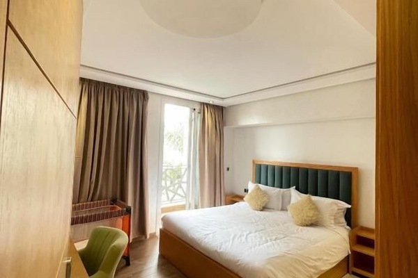 Deluxe Apartment, Balcony, City View | Minibar, in-room safe, blackout drapes, soundproofing