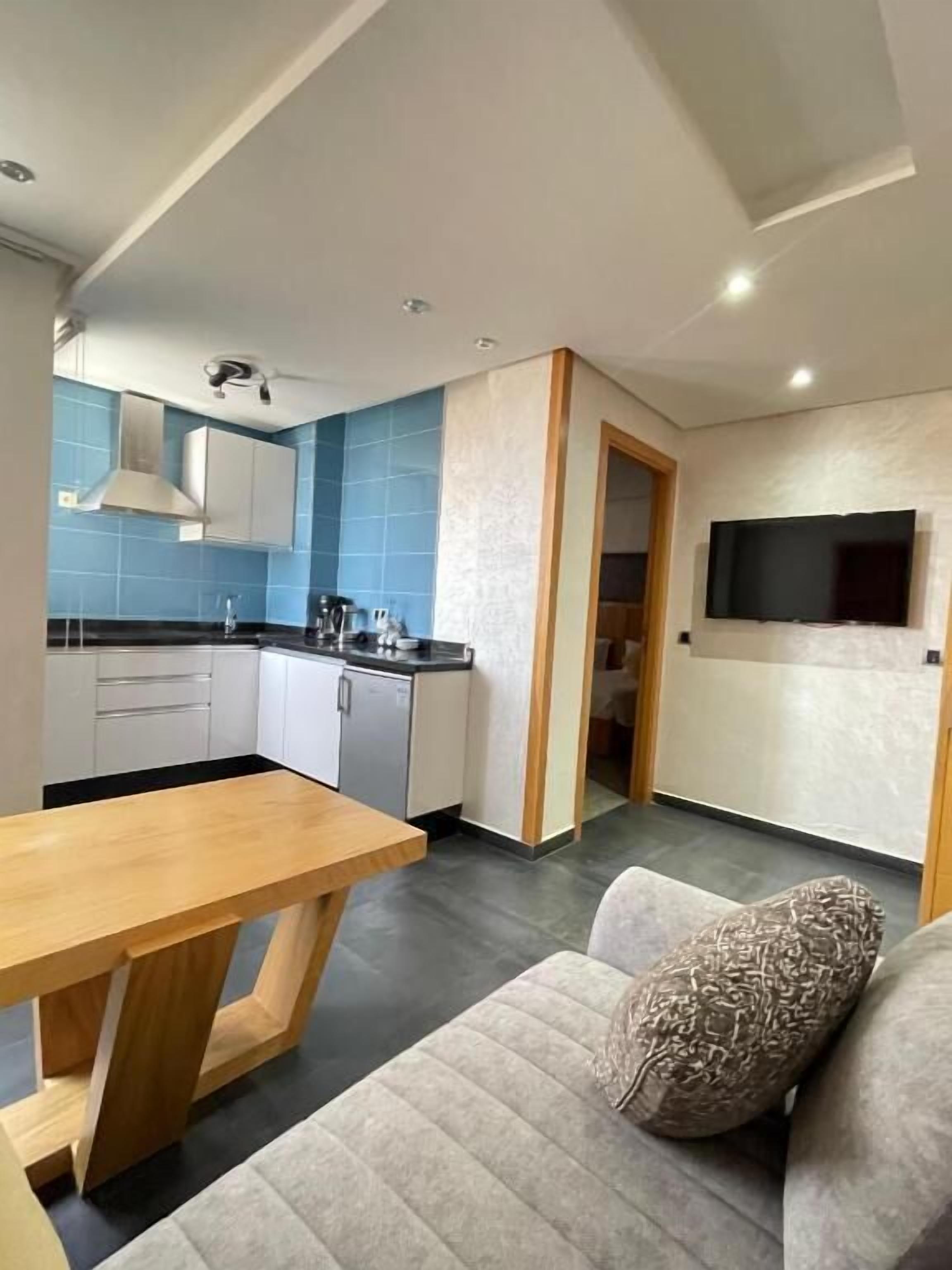 Deluxe-Apartment, Balkon, Stadtblick | Wohnbereich