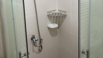 Shower, bidet, towels