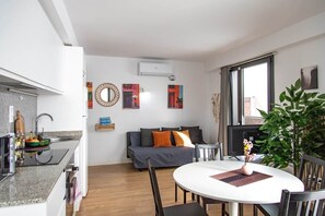 Interior - StayCampNou Balcony Apartment · Camp Nou · Fira · BCN (L'Hospitalet de Llobregat)