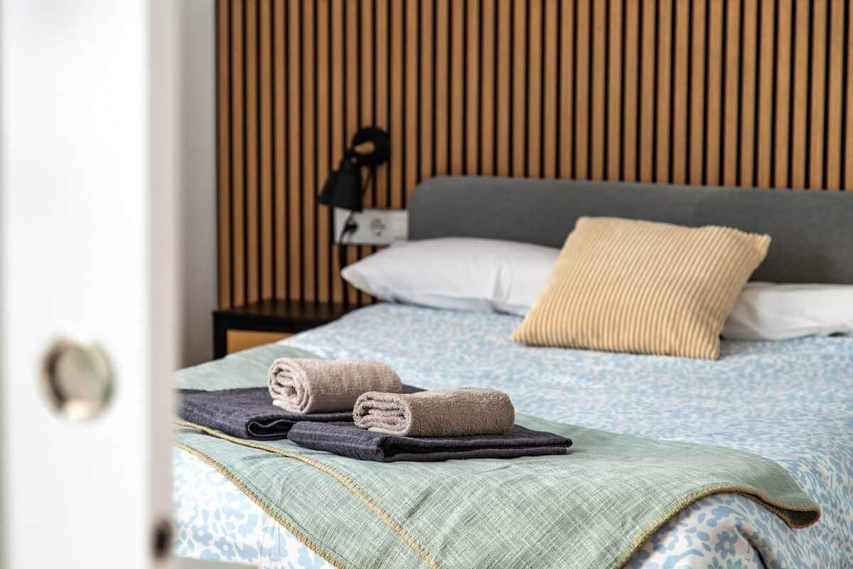 1 dormitorio, caja fuerte, tabla de planchar con plancha y wifi
