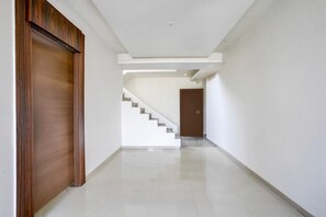 House | Interior - Super Townhouse Riverbank (Nashik)