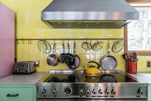 Private kitchen - Spacious & Magical 6-Bedroom Woodstock Getaway on Large Private Property (Woodstock)